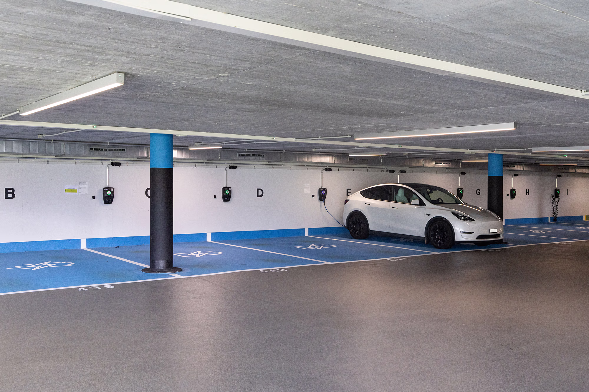 Öffentliche Ladestation im Sihlcity Zürich mit Zaptec Ladestationen und sintio.public