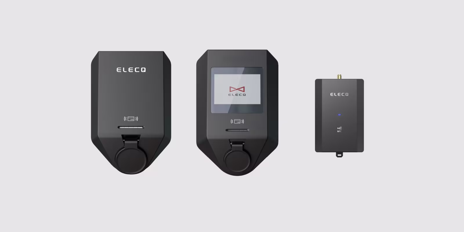 Produktfotos der ELECQ Ladestationen Elecq Home und Elecq Biz mit Display sowie des kompakten Elecq Power Monitor