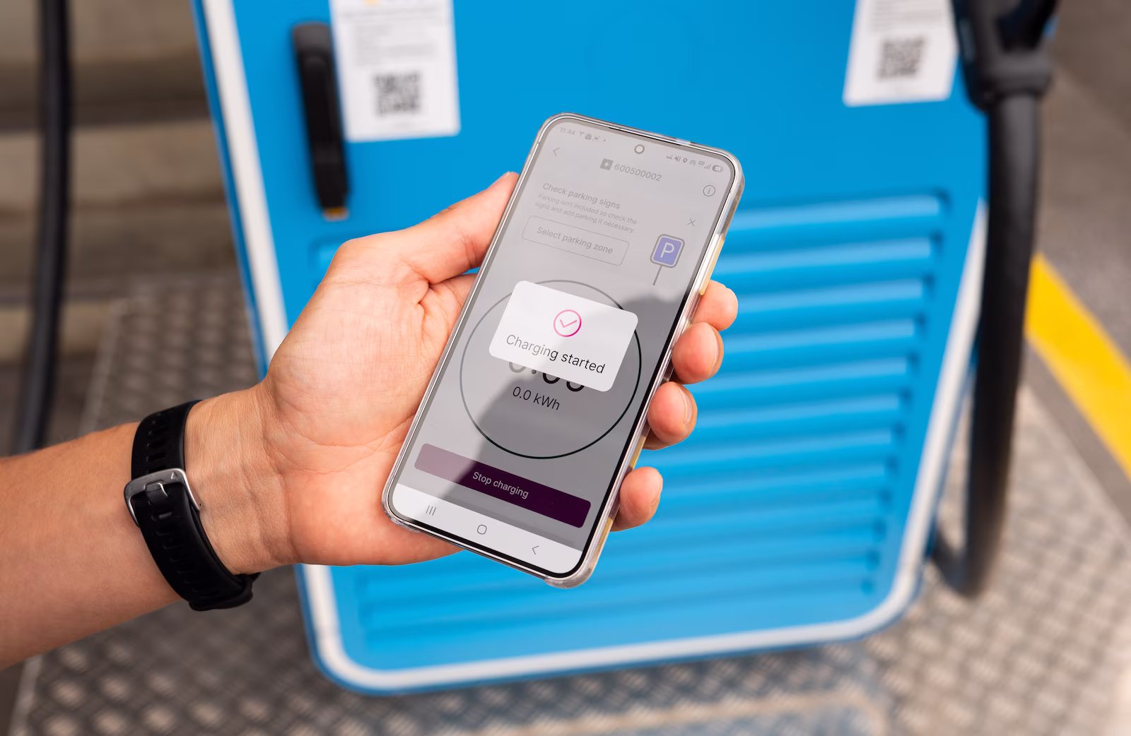 EasyPark-App mit Suche einer Ladestation und Start eines Ladevorgangs